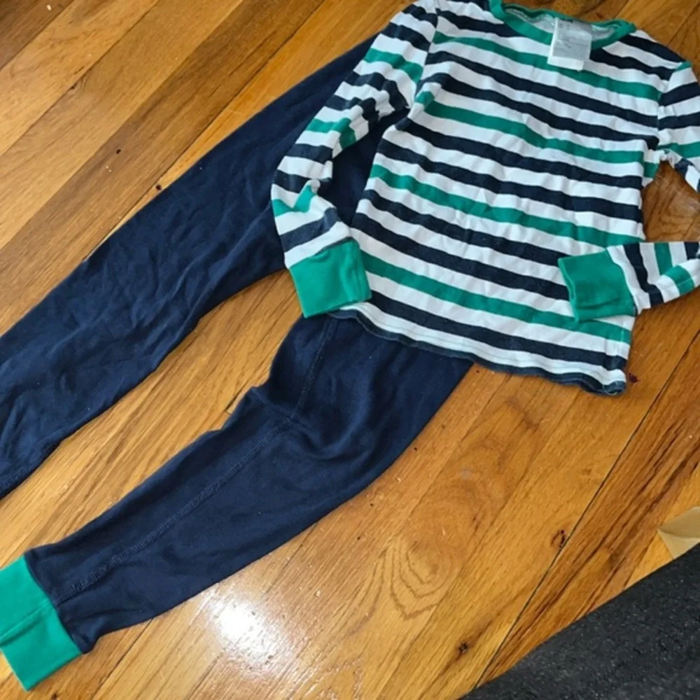 Kids H&M cotton navy and striped pj set size says 7 fit was 4T! EUC good fabric.